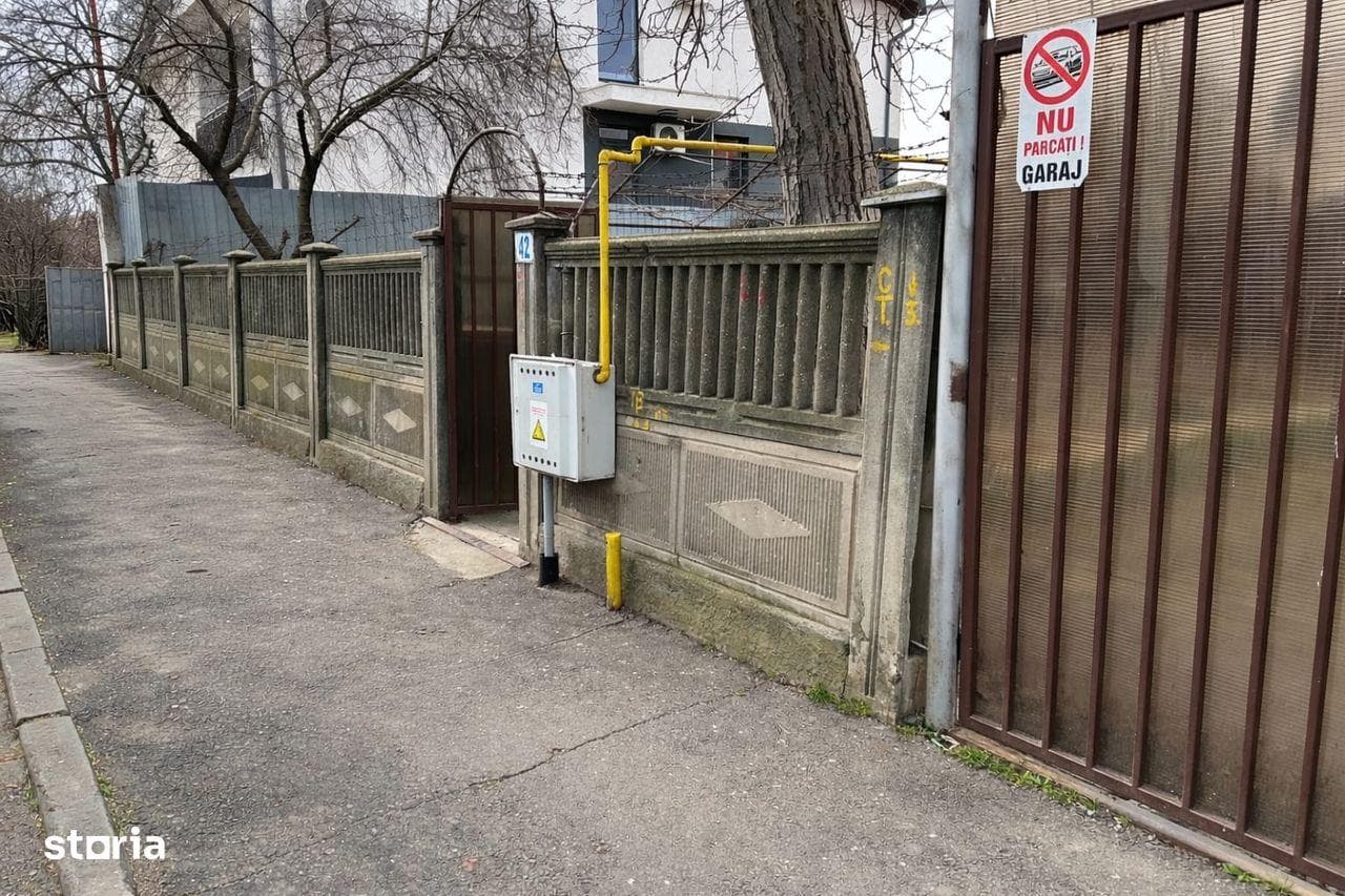 Casa cu 3 camere, curte și aer condiționat