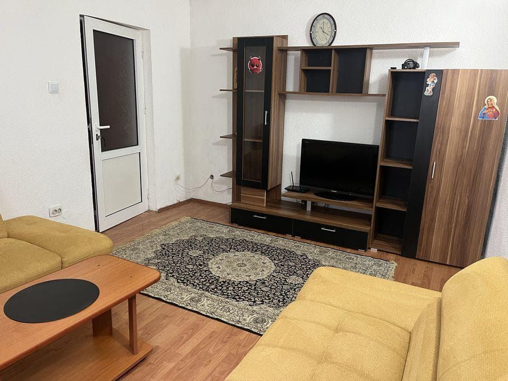 Inchiriez garsoniera zona Auchan Titan