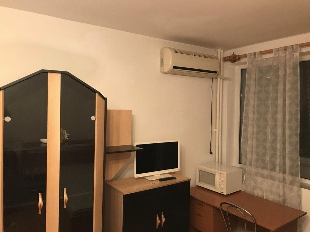 Proprietar inchiriez garsoniera metrou Lujerului