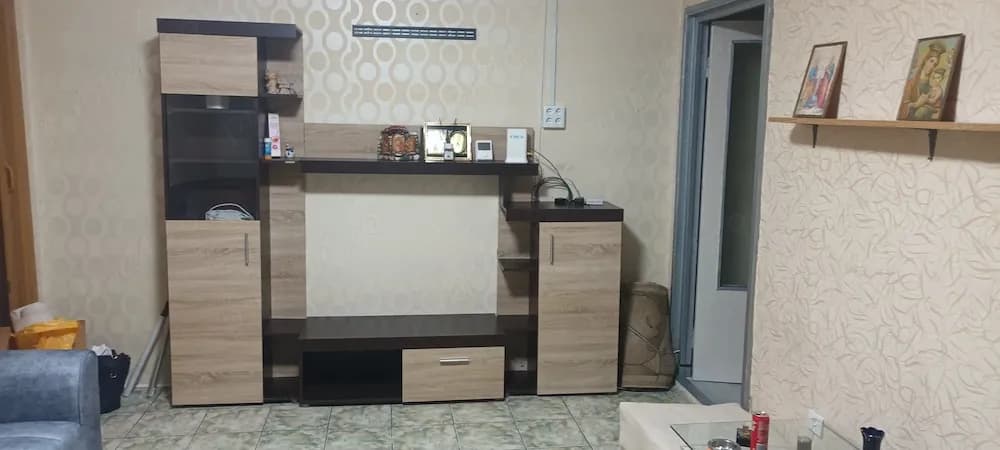 Închiriere apartament 3 camere, recent renovat, centrală gaz recent instalată, mobilat complet! - imagine 1