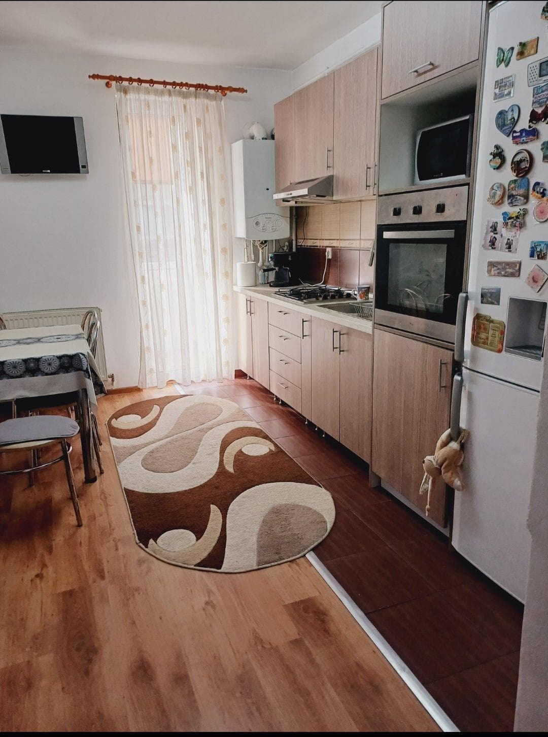 Pers.  fizica vând apartament 2 camere  decomandate  Floresti