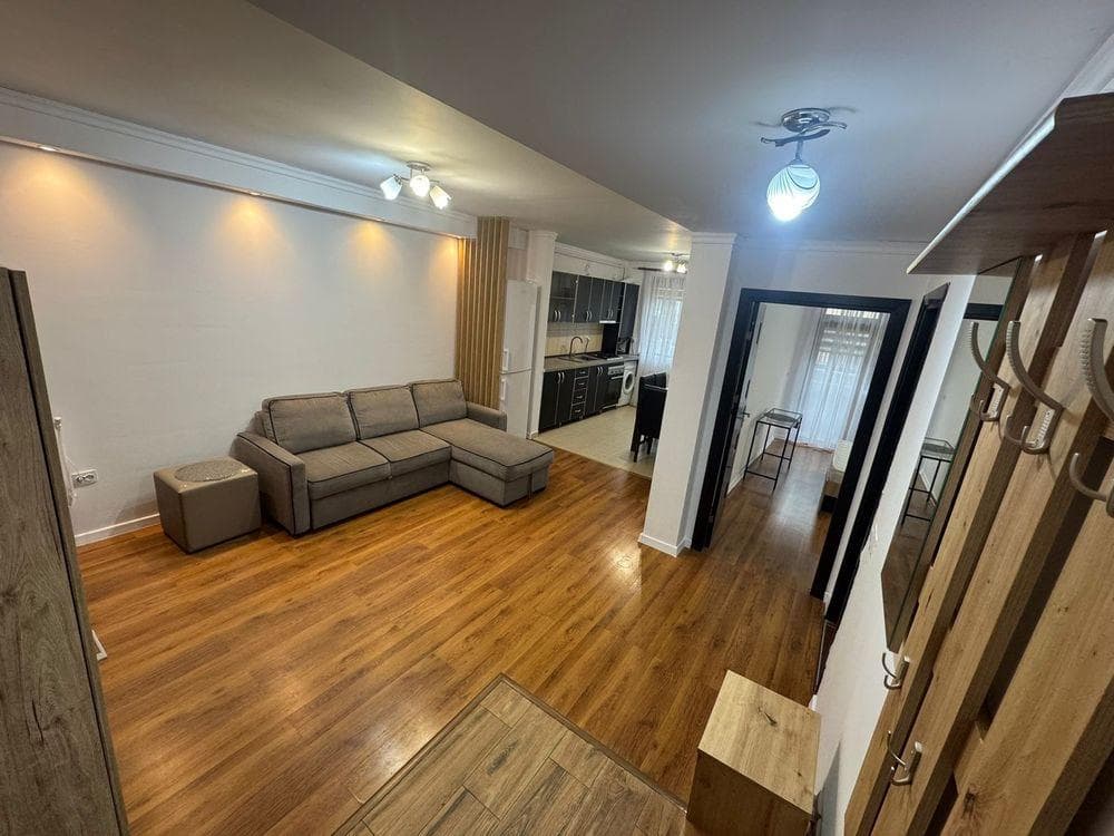 Închiriez apartament 47mp. cu parcare