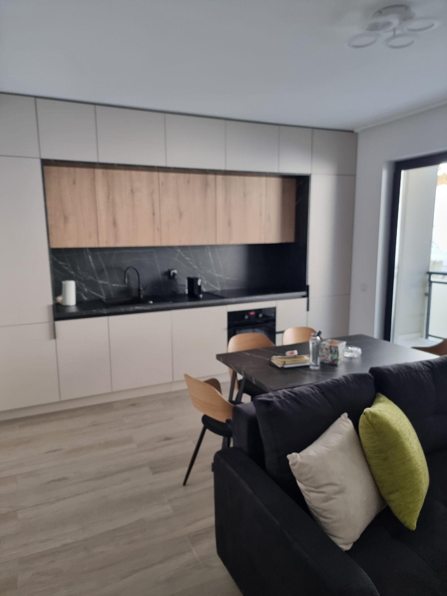 Inchiriez Ap cu 3 camere Donath park 600 euro FARA AGENTII