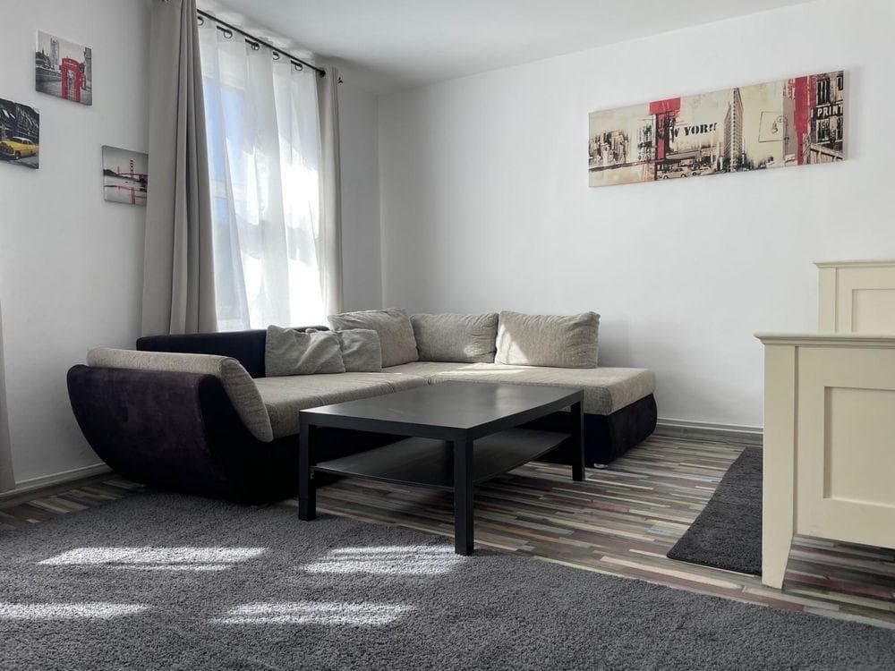 Inchiriez garsoniera zona Grivitei apriape de Colina