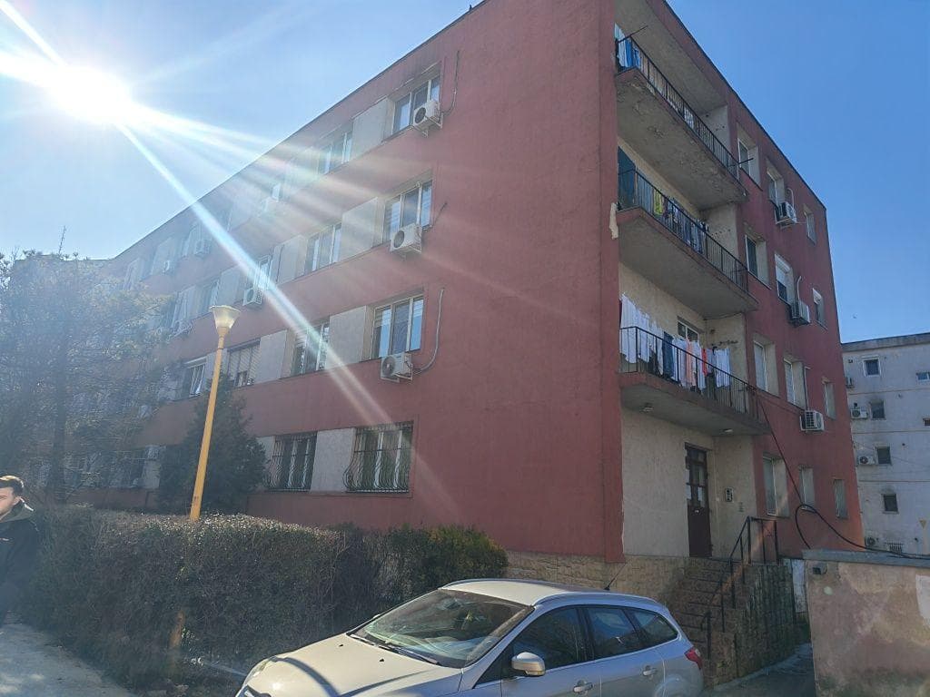 Garsoniera zona Far - imagine 1