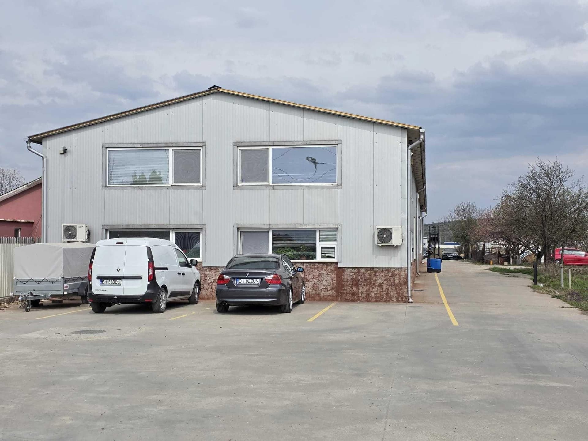 Hala de inchiriat - Oradea, Episcopia str. Santaului nr.27 - imagine 1