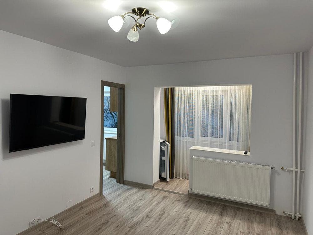 Garsoniera de inchiriat central Republici - imagine 1