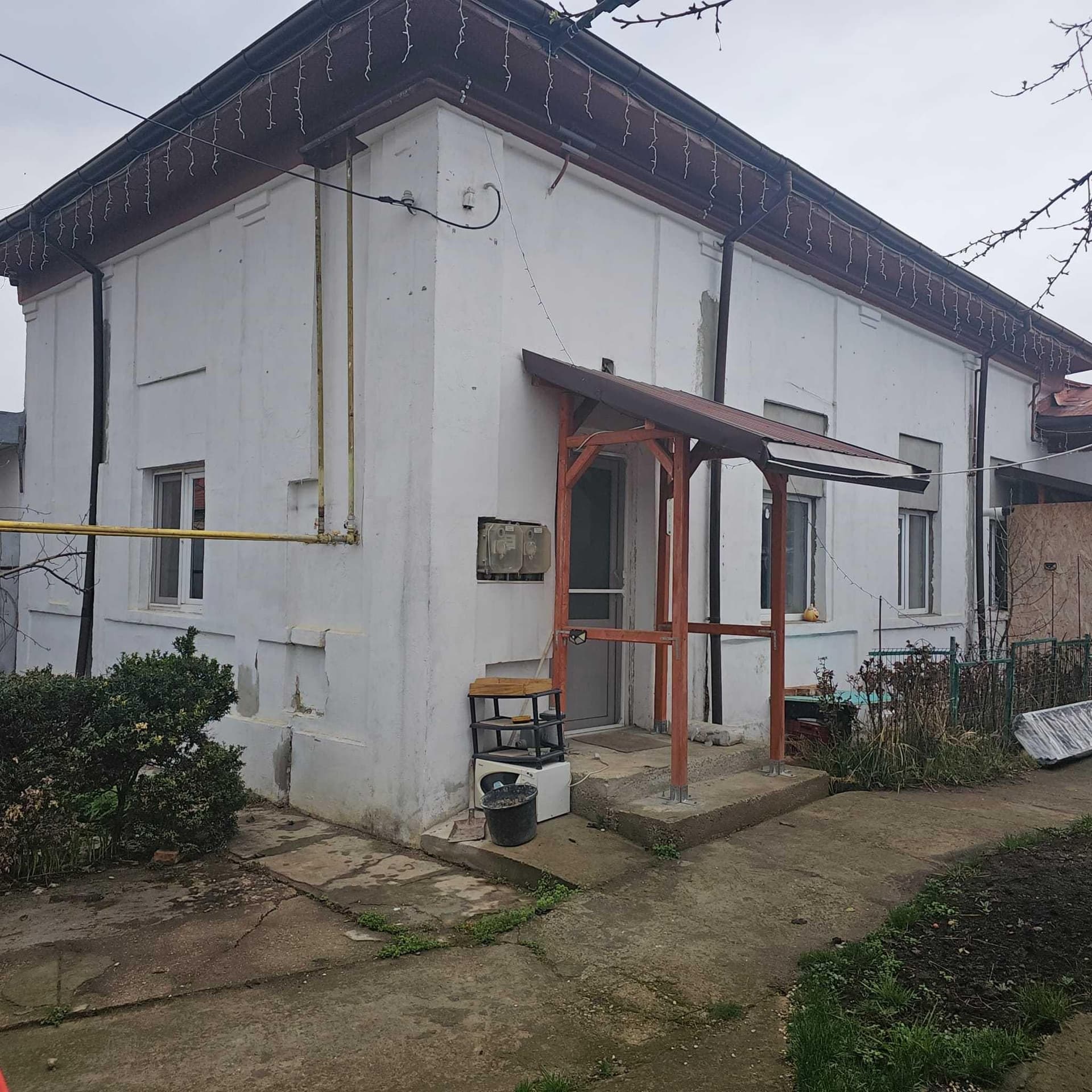 Se oferă spre închiriere casă  în :Ploiesti ,zona : Mihai Viteazul