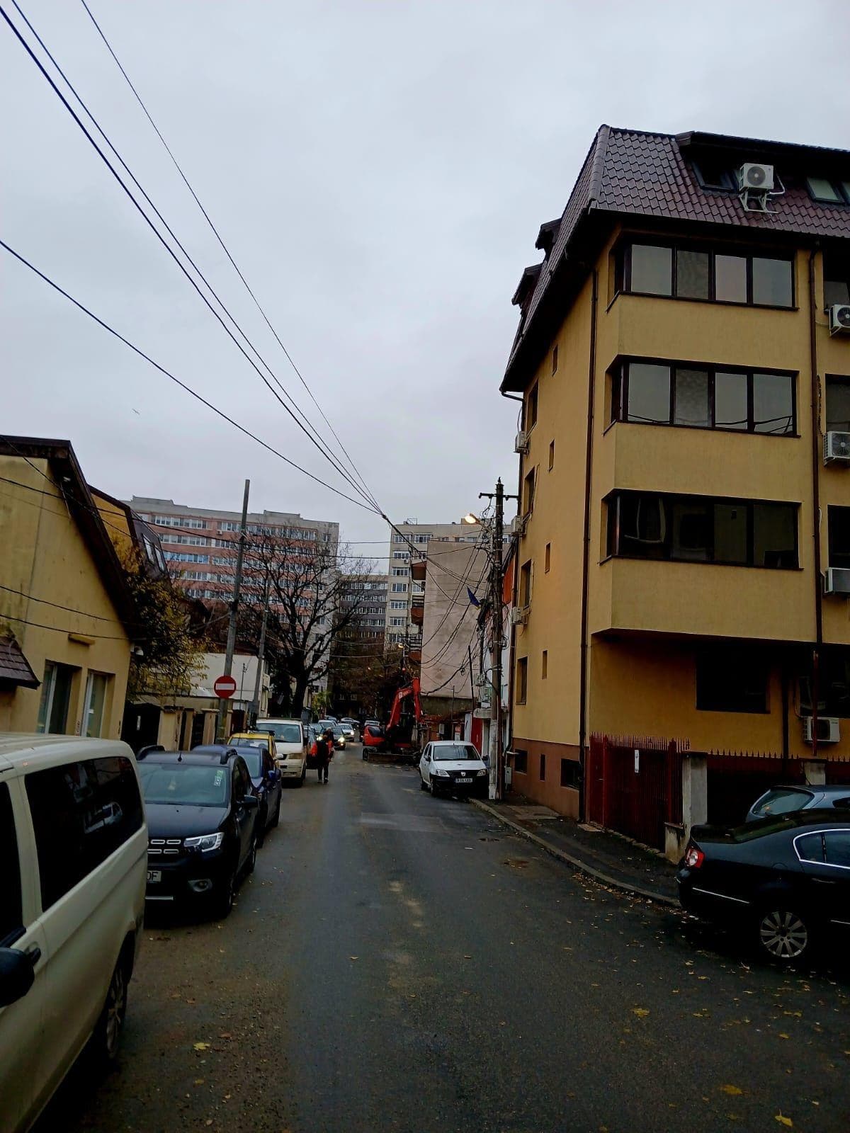 Casă de vănzare(  teren 300m)  Vitan - str  Rm Sărat