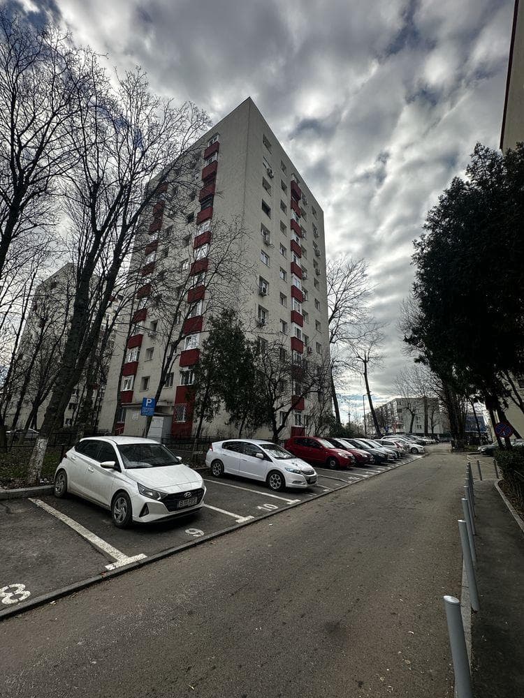 Apartament 2 camere , strada Luica ( Piata Resita ) , bloc reabilitat