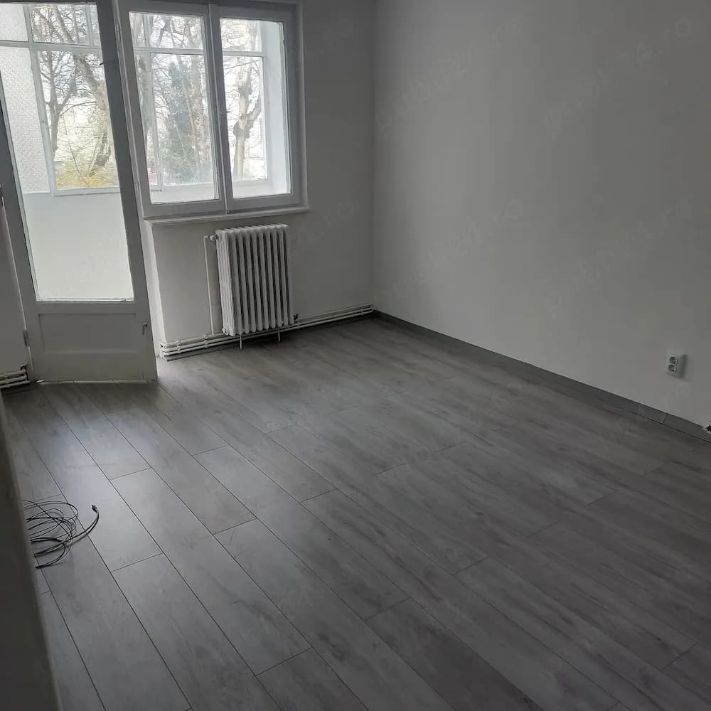Vand apartament, semidecomandat, 2 camare,etaj 1, Manastur, Aleea Peana
