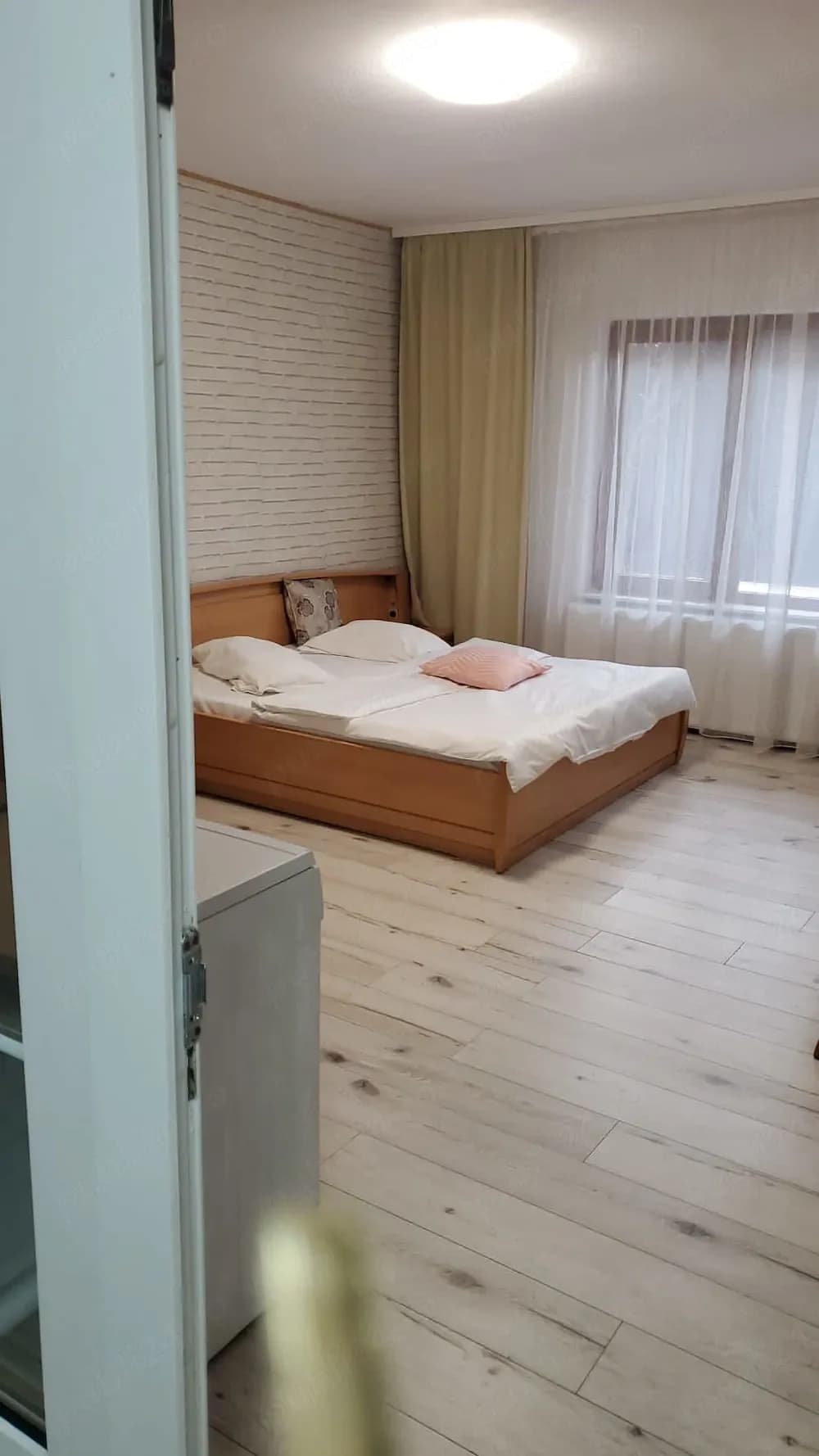 Închiriere garsonieră in vilă - imagine 1