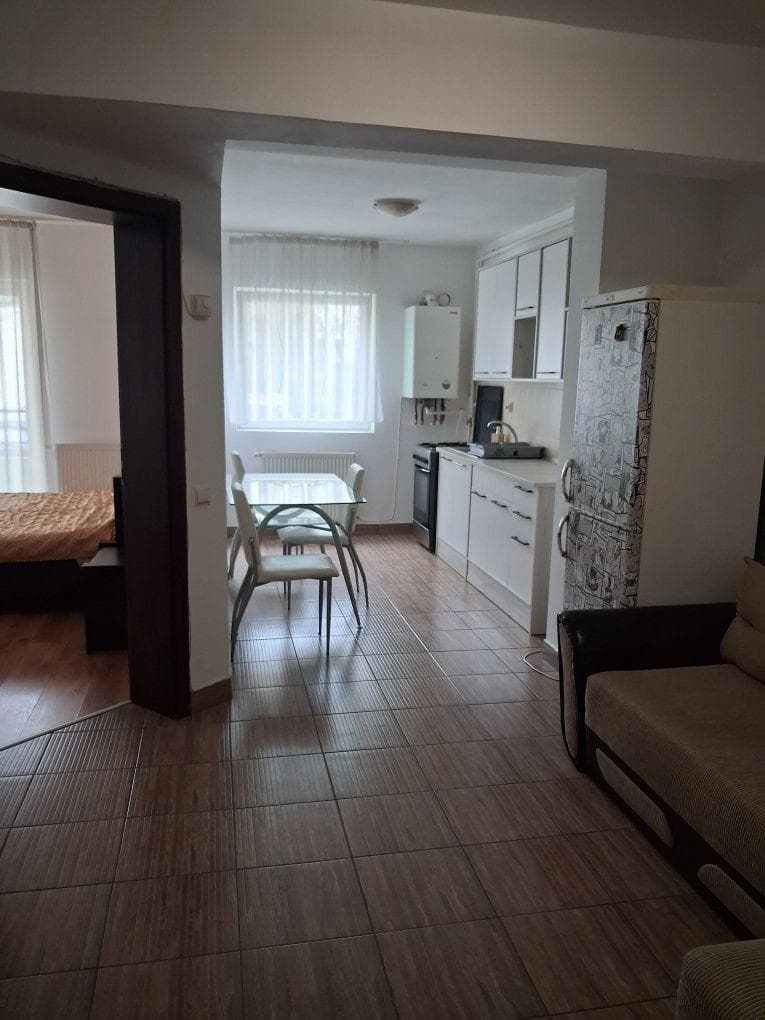 Proprietar vând apartament în Floresti, 46mp ,boxă la subsol, parcare - imagine 1
