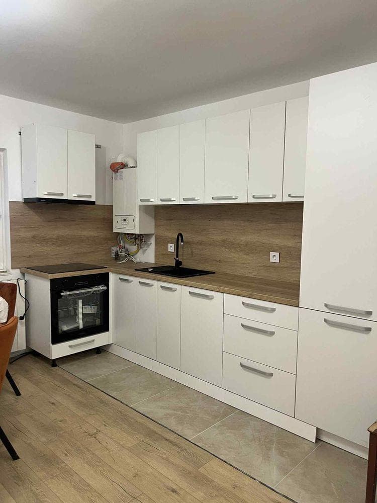 Ofer chirie/ cautam colegă - imagine 1