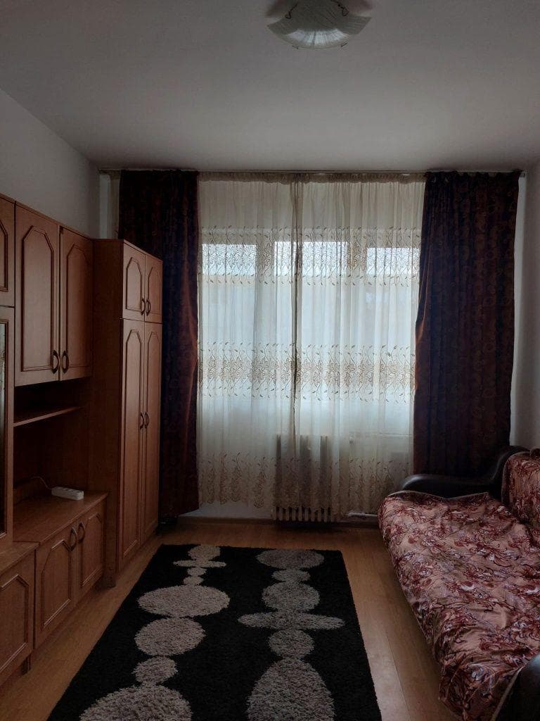 Garsonieră de închiriat- zona Tractoru - imagine 1