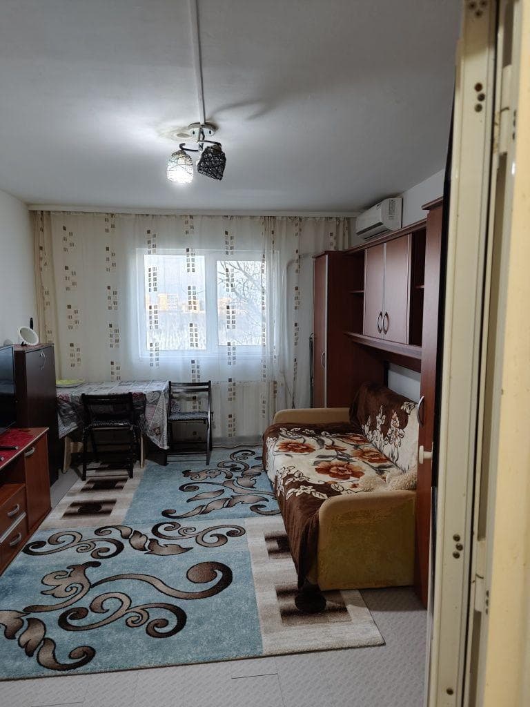 Închiriez garsonieră zona Energia, etaj 3/4 - imagine 1