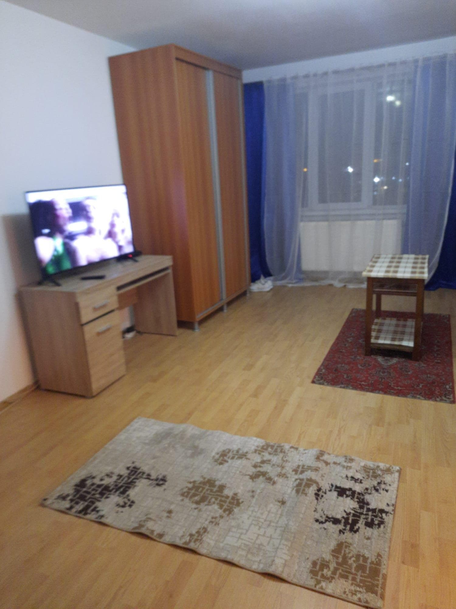 Închiriez apartament cu o cameră - imagine 1