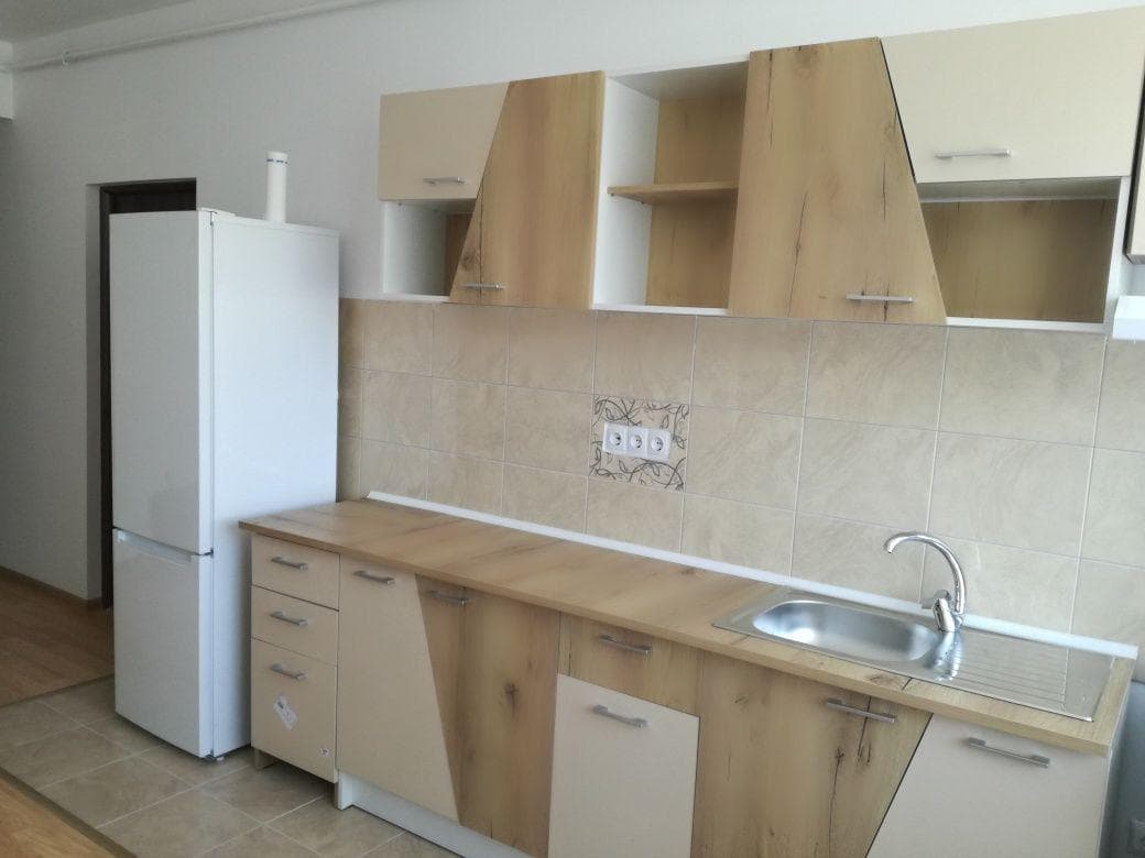 Închiriez apartament - imagine 1