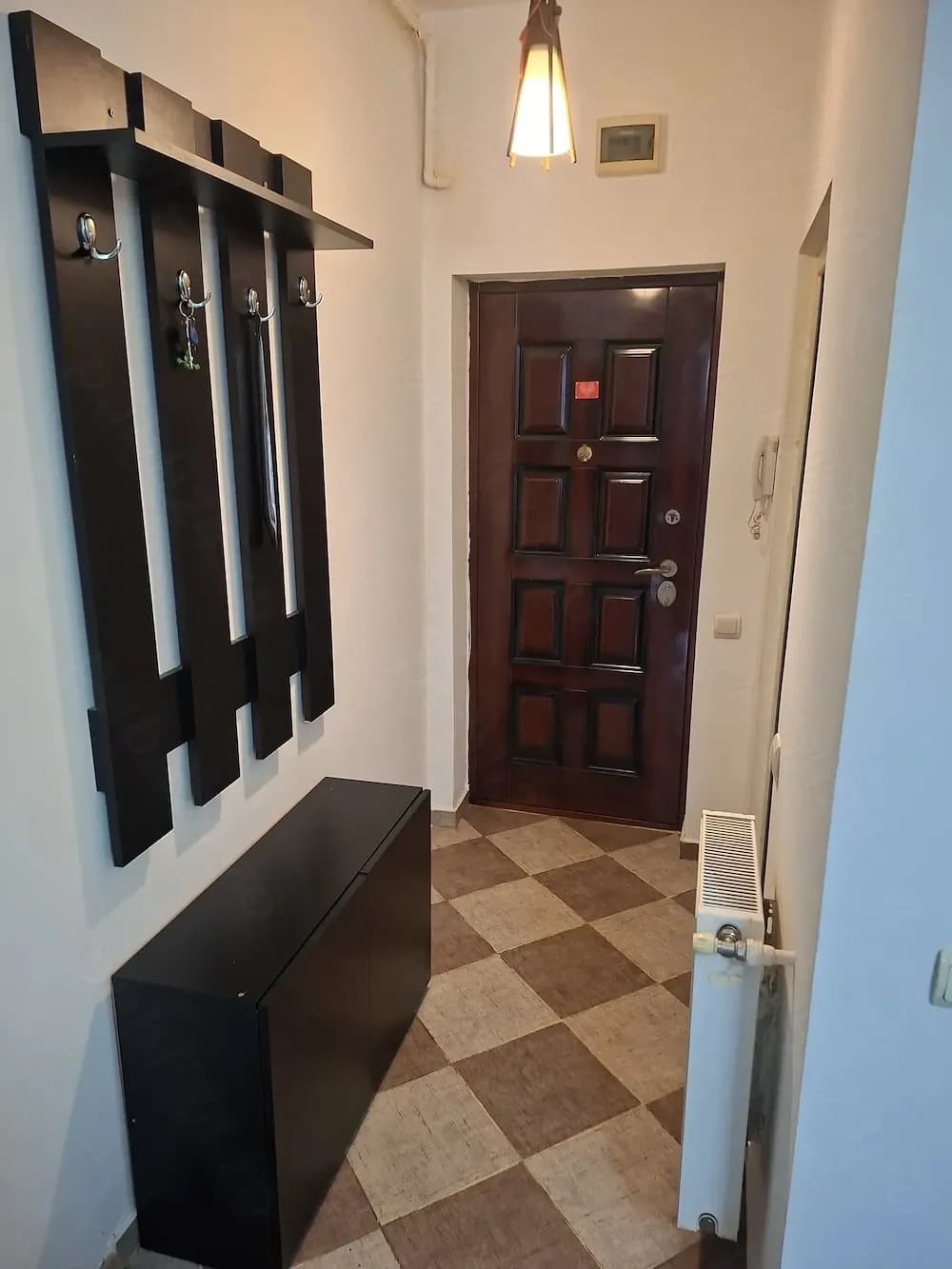 Închiriez garsoniera