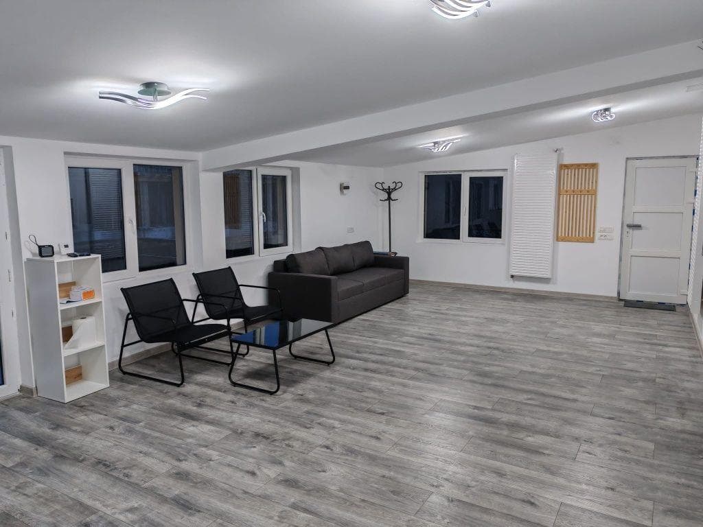 Garsoniera proprietar Lacul Morii Sector 6, la curte