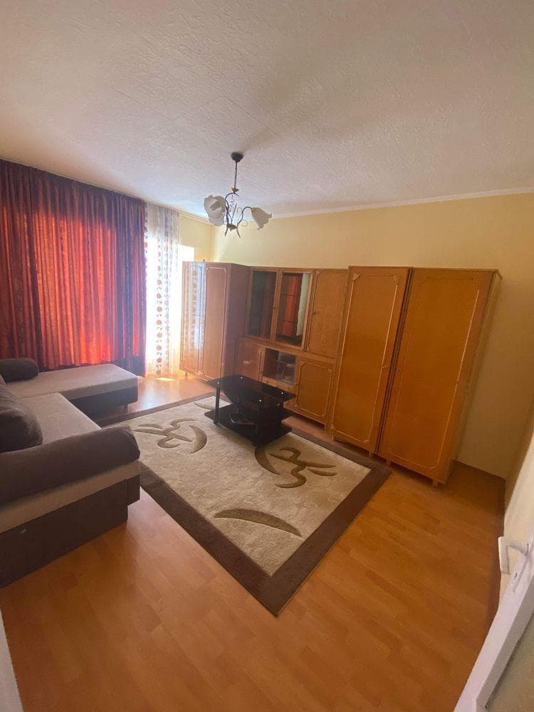Pf vand apartament cu 3 camere