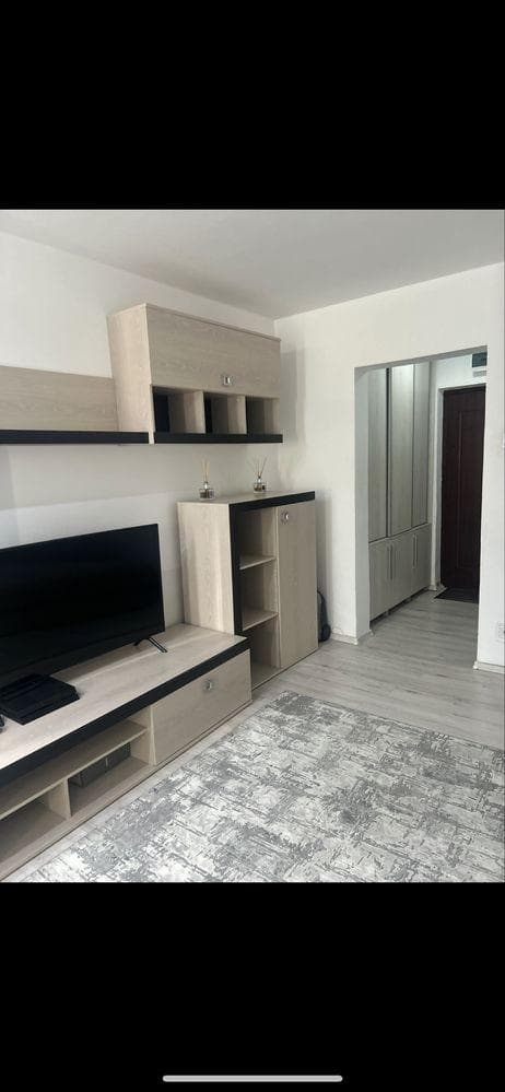 Închiriez Garsoniera