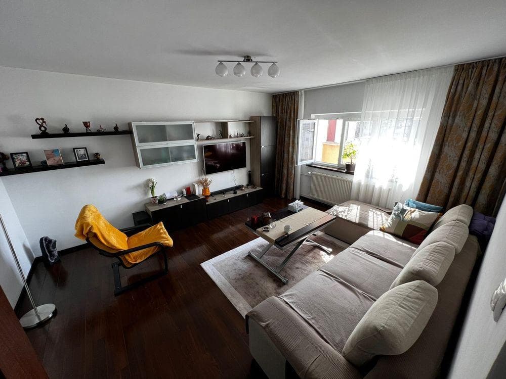 Vand apartament 3 camere Calea Vitan
