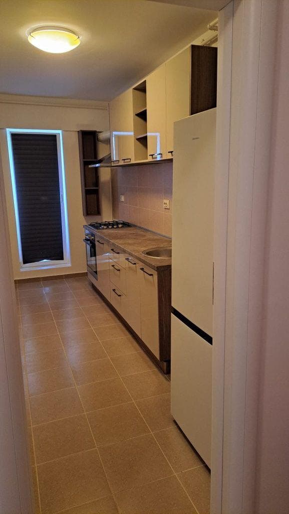 Garsoniera decomandata cu loc de parcare, in zona Titan-Pallady