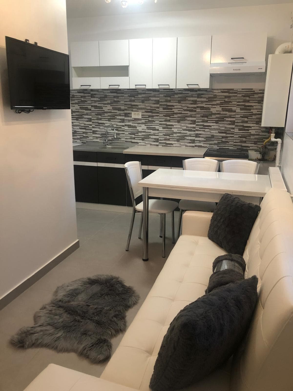 Inchiriez garsoniera