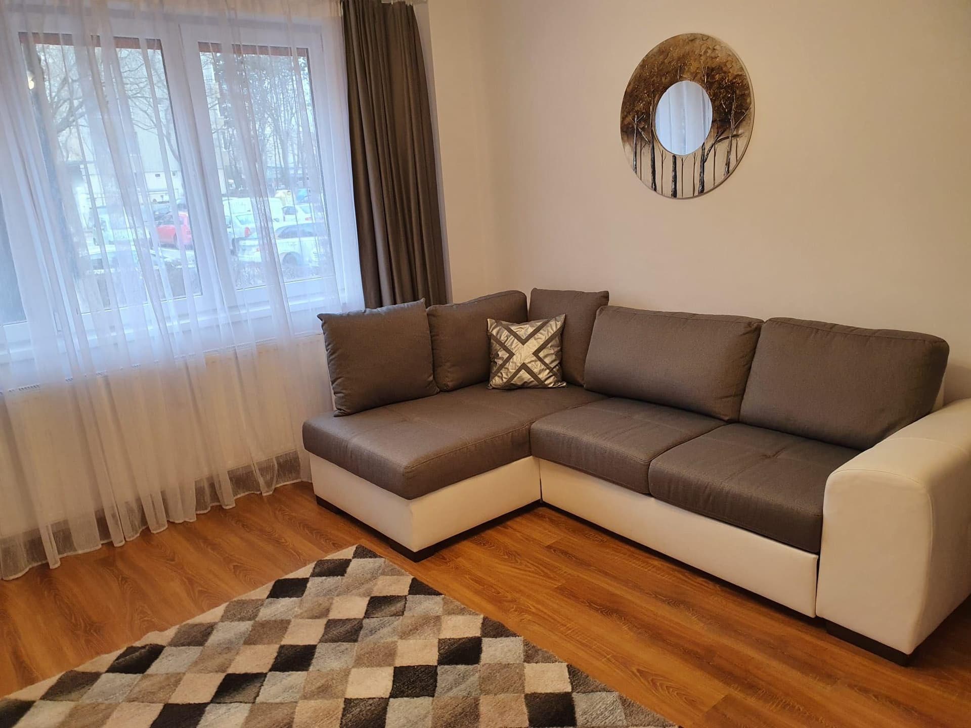 PF închiriez apartament 2 camere - imagine 1