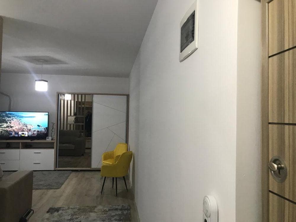 Inchiriez garsoniera Gorjului