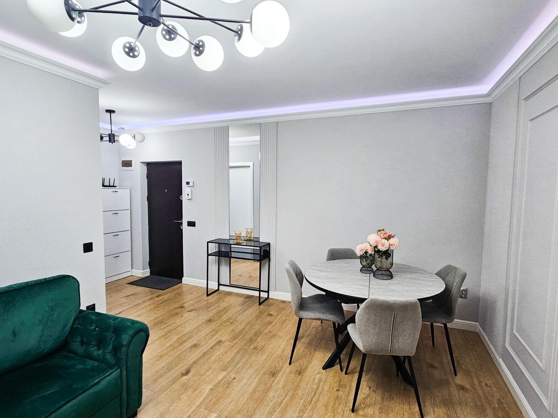 PF vand apartament ultrafinisat la cheie - imagine 2