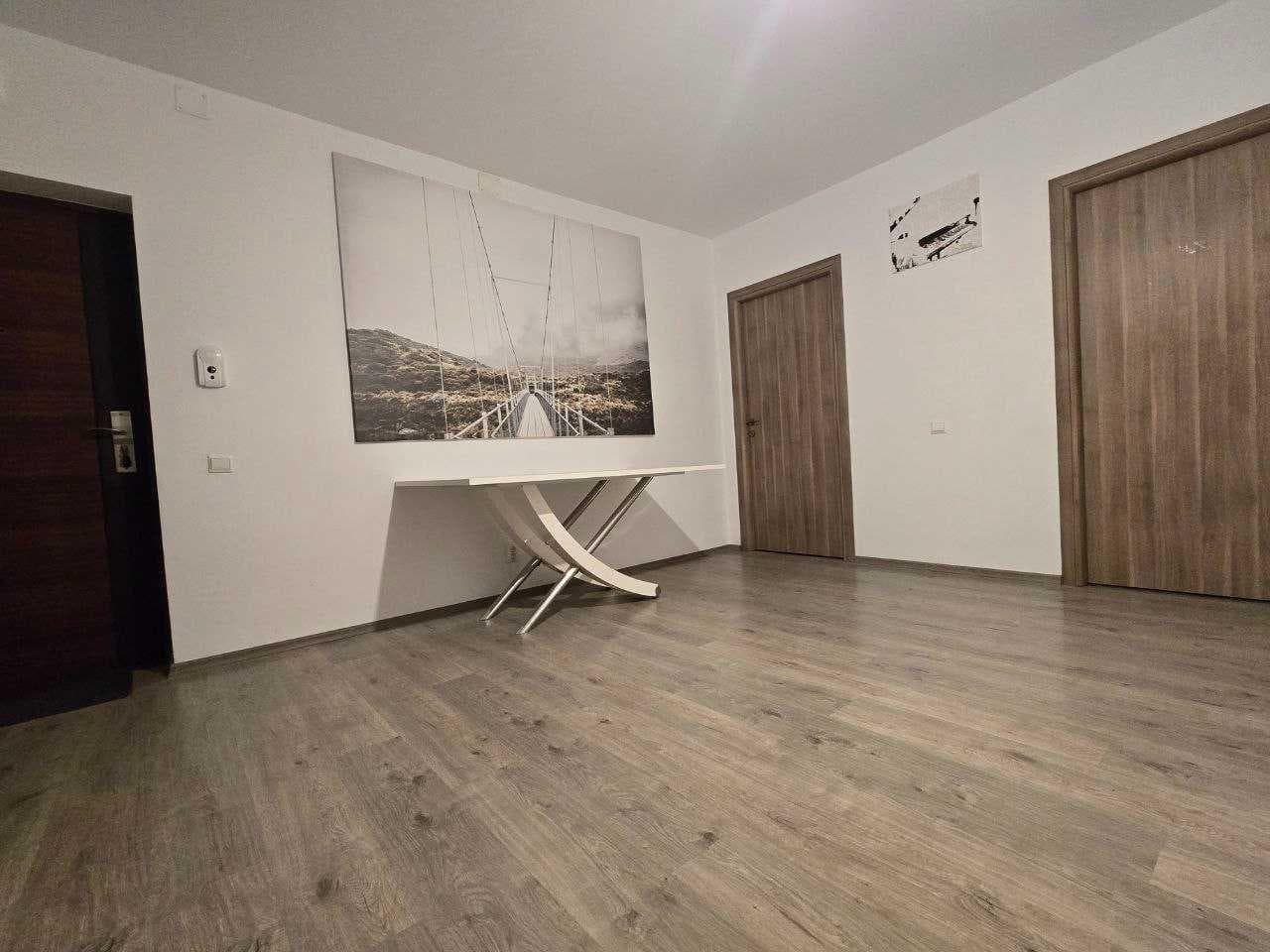 Spatiu comercial birouri/apartament zona BMW – 4 camere, parter, curte