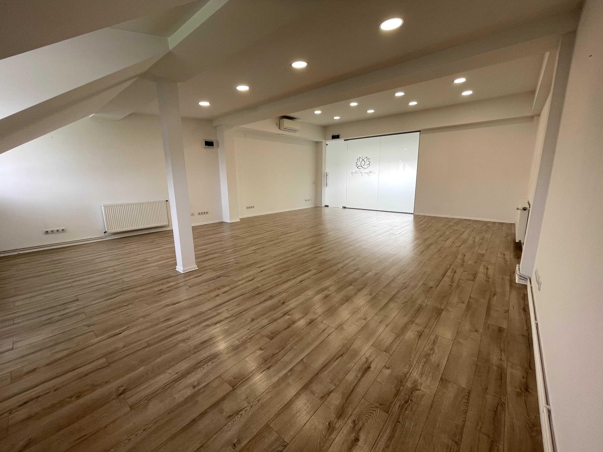 Inchiriez spatiu de 65mp, open space, zona str Paris (Rivus mall)