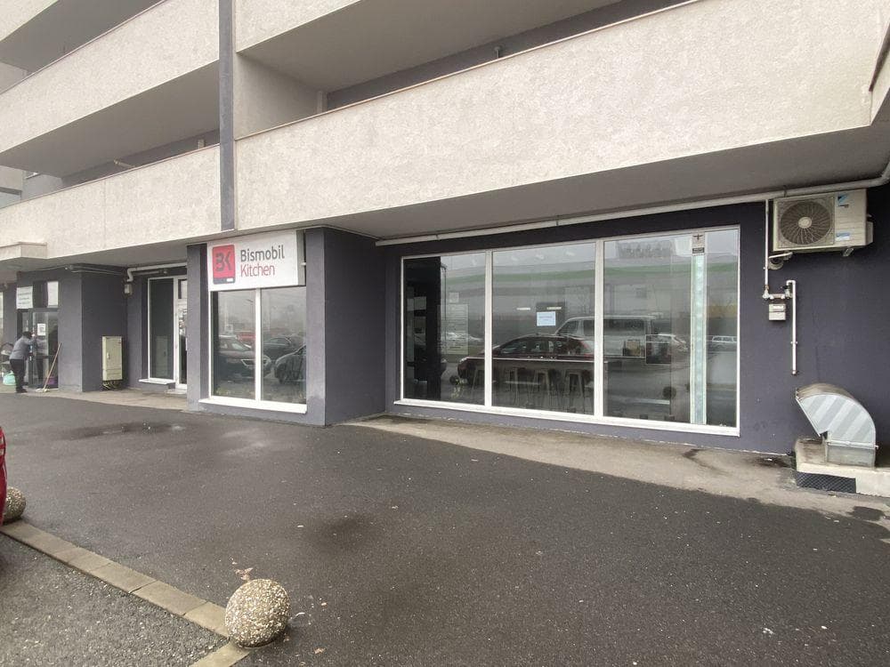 Proprietar inchiriez spatiu comercial 180 Mp/2 parcari