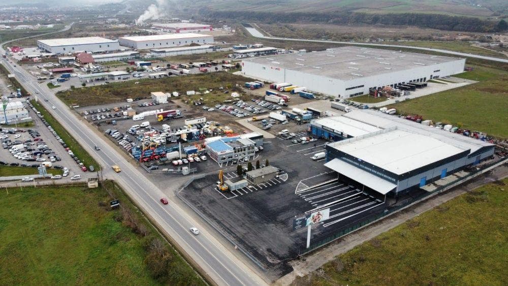 inchiriez hala 300 m2