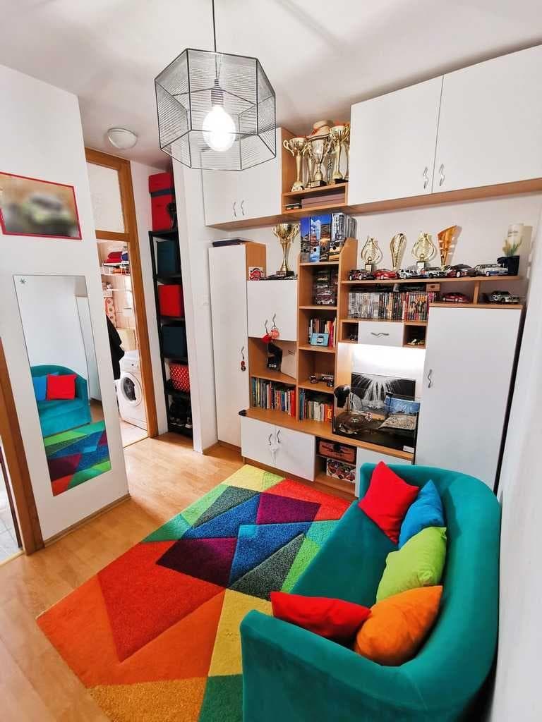 Vând apartament 40 mp, cartier Gruia + garaj individual in bloc - imagine 1