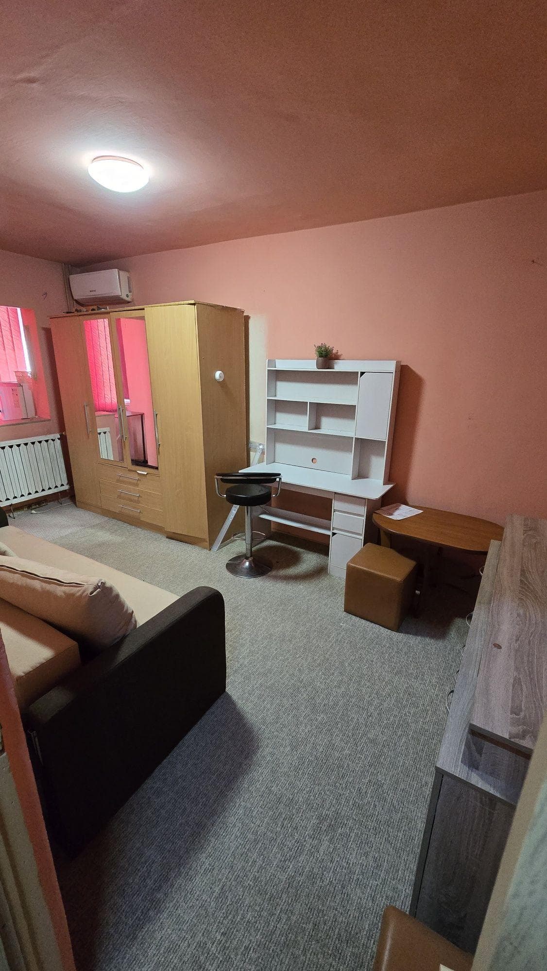 Pers fiz. vând garsonieră cu balcon, mobilat utilat, etaj 1 cu parcare - imagine 3