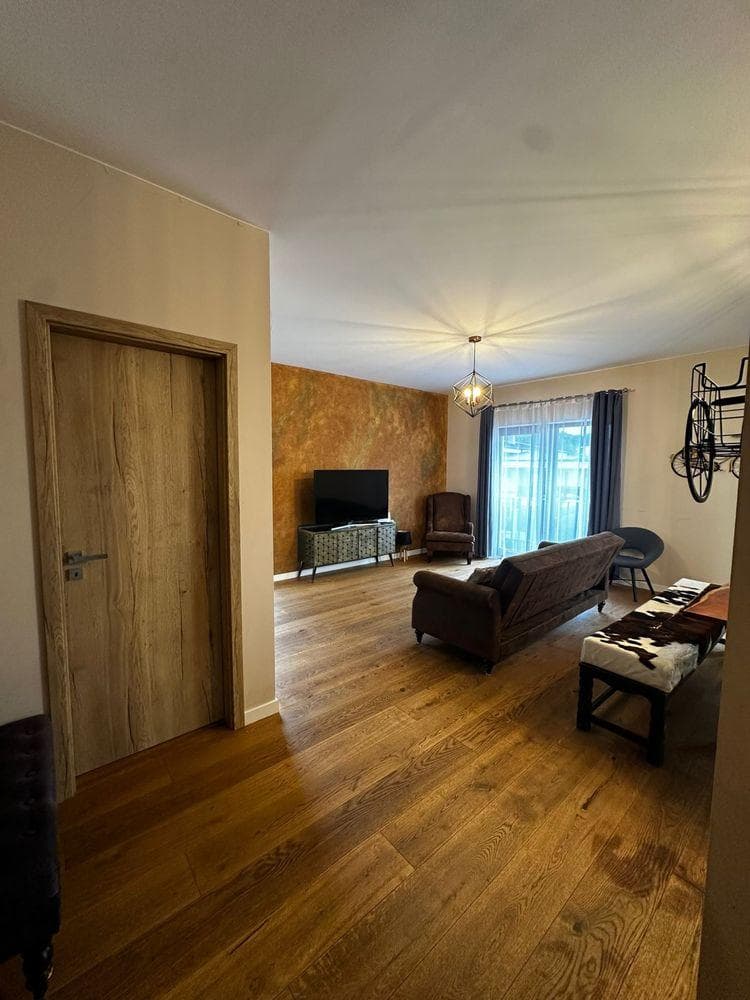 Apartament lux in vilă + curte - imagine 3