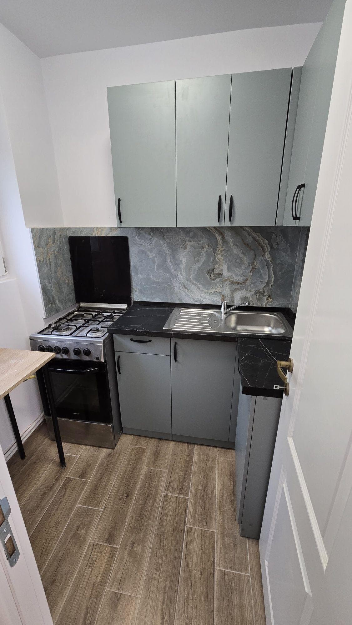 Pers. Fiz vand garsoniera moderna, recent renovata, etaj 1, cent. term - imagine 4