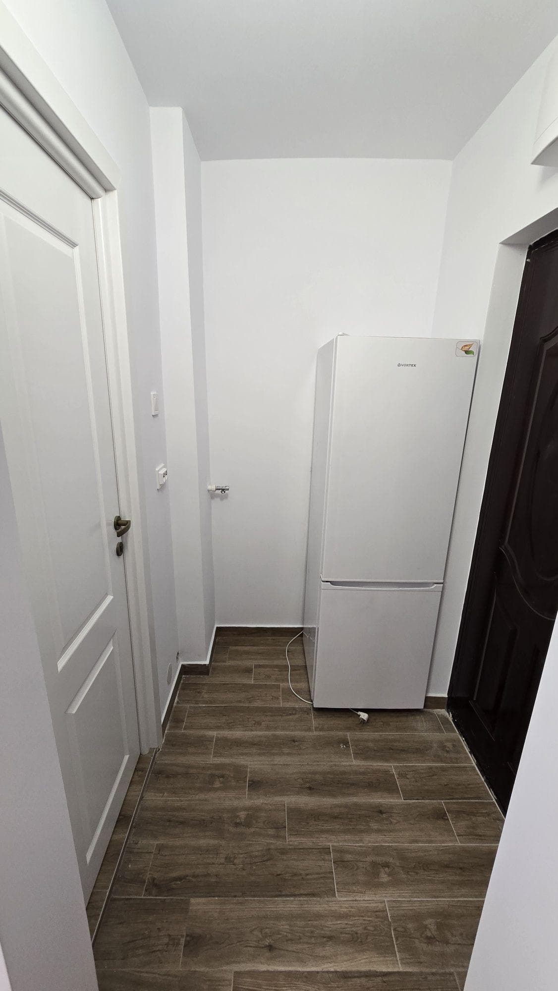 Pers. Fiz vand garsoniera moderna, recent renovata, etaj 1, cent. term - imagine 6