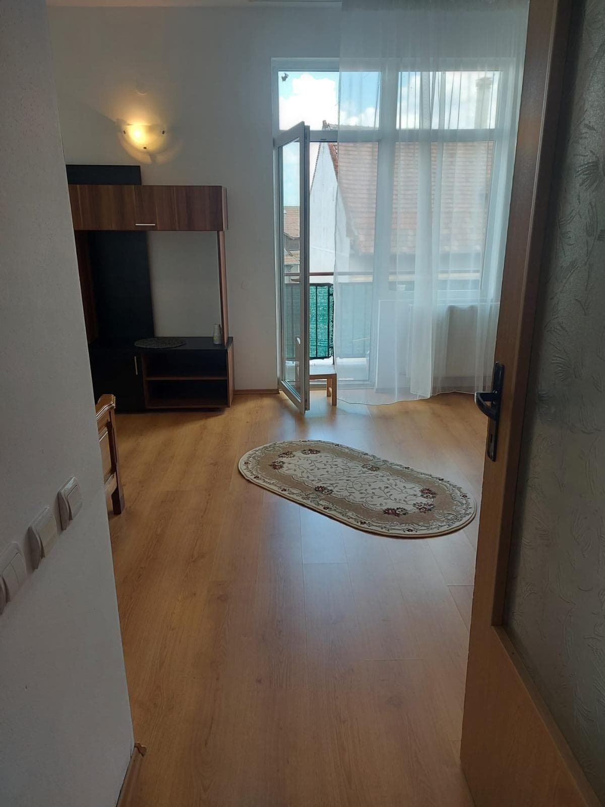 Vand apartament cu o cameră - imagine 4