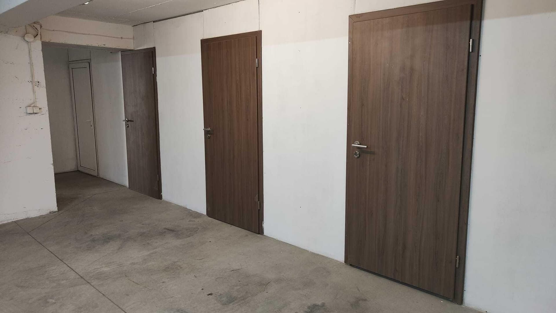 Inchiriez spatii-boxe de depozitare zona 1 Mai - imagine 1