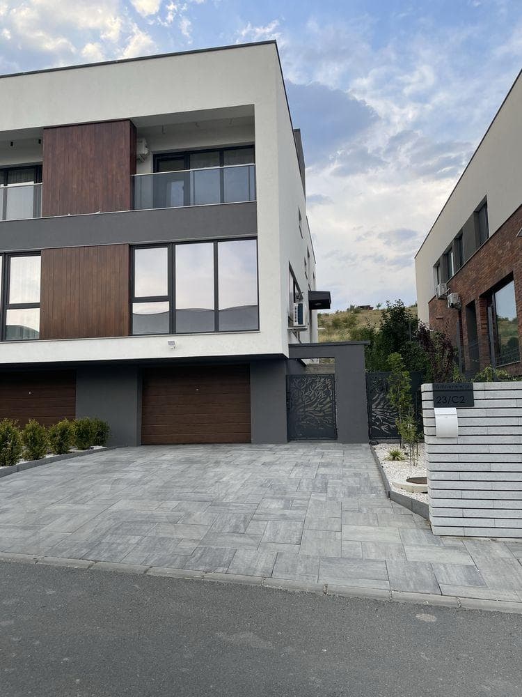 Duplex finisat zona Voronet.