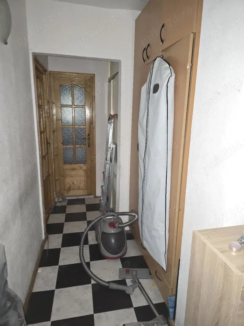 Apartament 4 camere decomandate pentru inchiriere , cu garaj, etaj 2 din 4, zona Plopilor-Calvaria - imagine 1