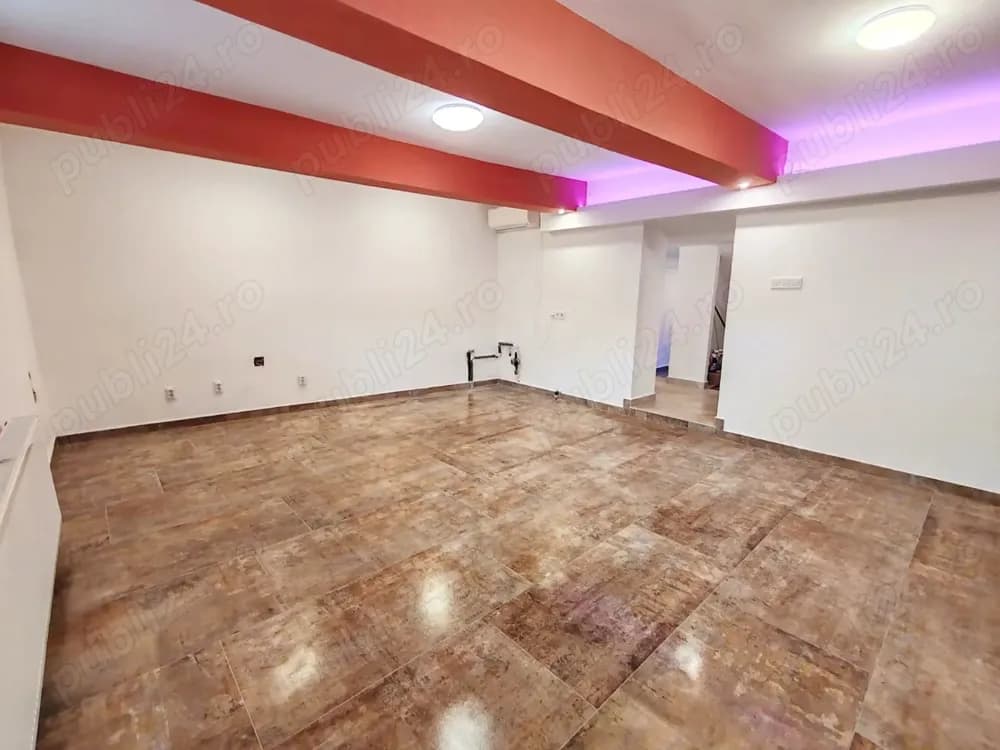 PF, vând acest apartament generos in Piata Mihai Viteazu