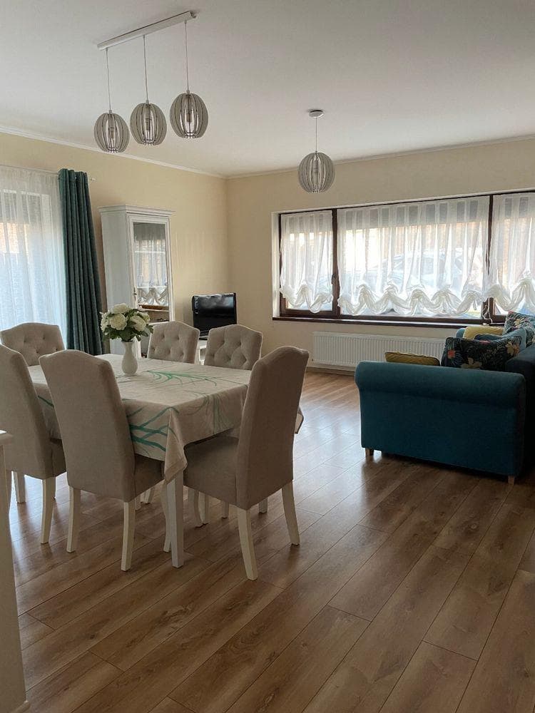 Inchiriez apartament 2 camere (56mp) cu parcare in  cart.Dambul Rotund