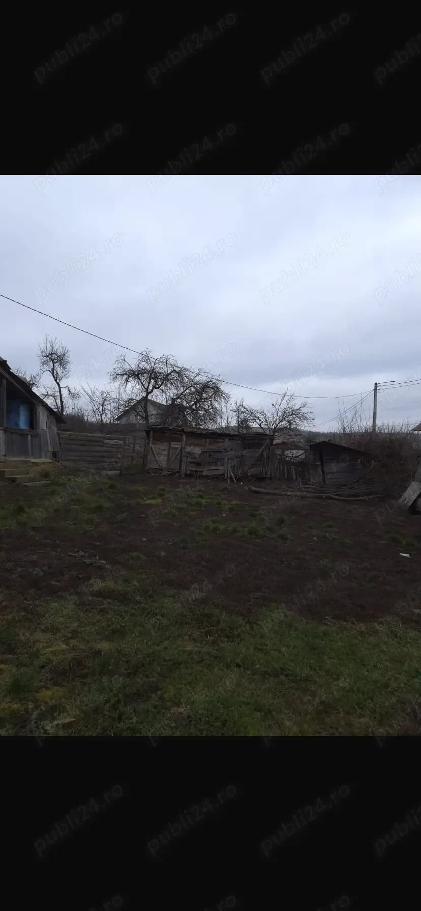 Vând casă la țară