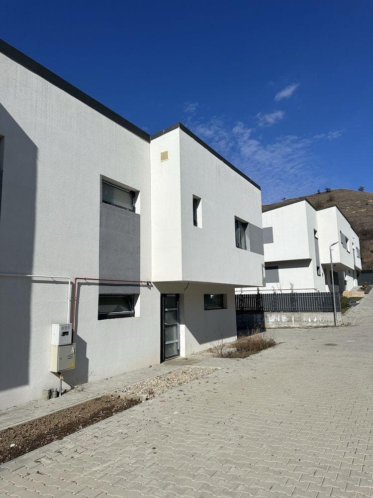 Duplex de vanzare . Tauti - imagine 3