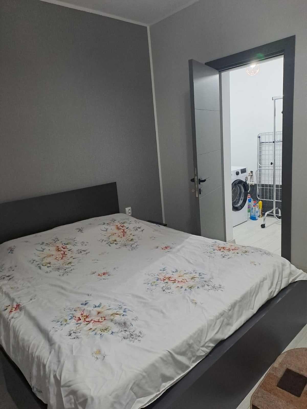 Super oferta. Locuinta la casa. Curte comuna. Piata Abator - imagine 2